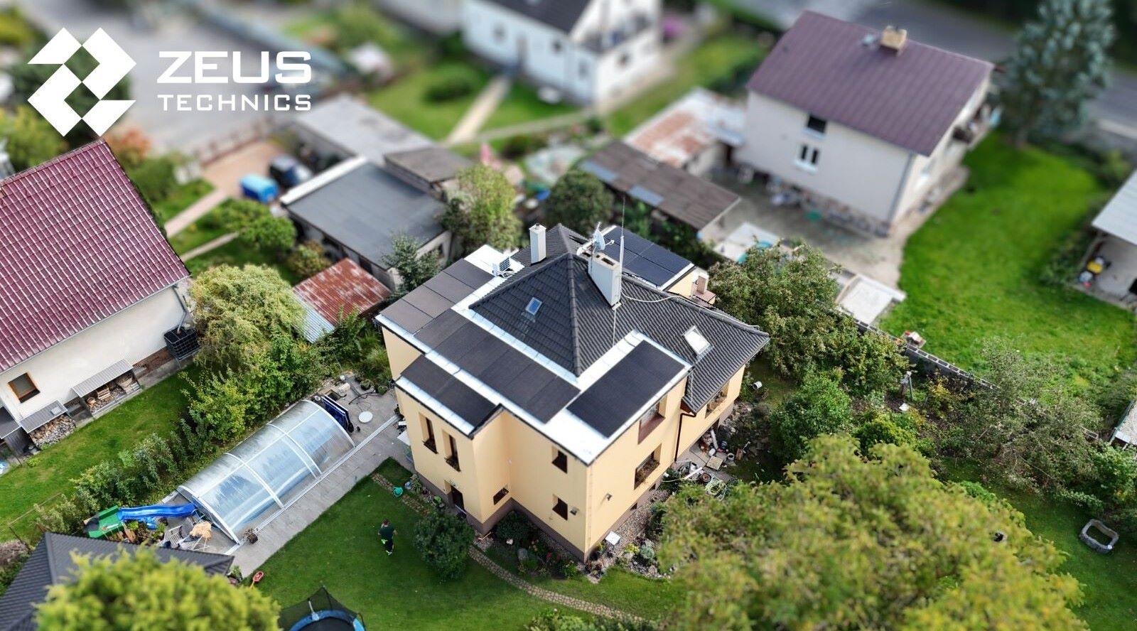 FVE s bateriovým úložištěm a dobíjecí stanicí-Kladno